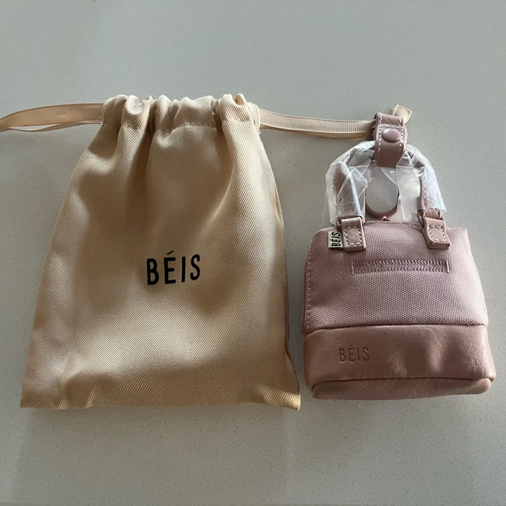 NWT Beis mini weekender keychain - Picture 1 of 2